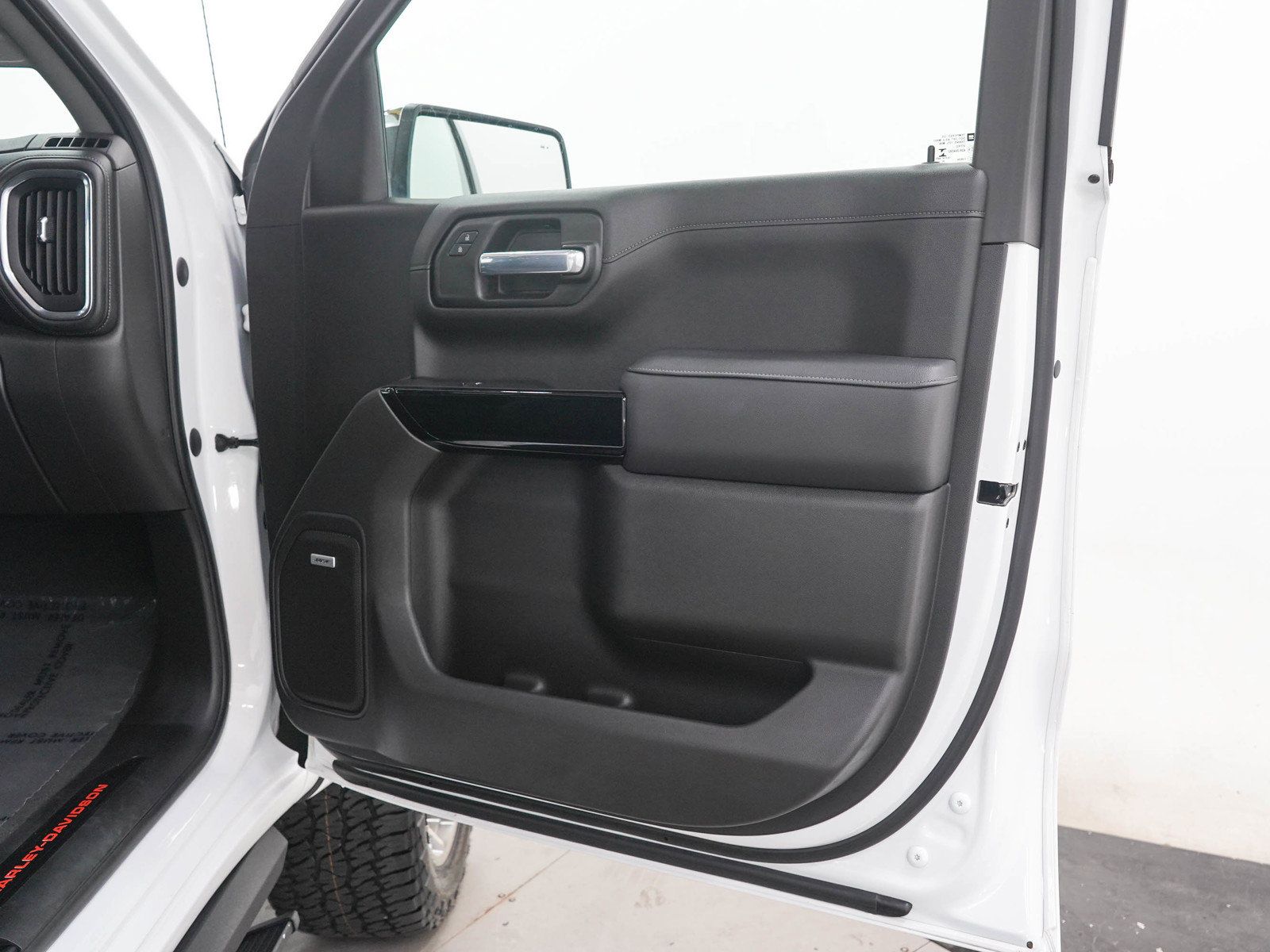 Used 2021 GMC Sierra 1500 SLT w/ SLT Premium Plus Package AWD/4WD image 10