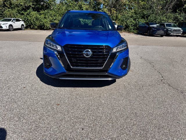 Used 2021 Nissan Kicks SR w/ SR Premium Package FWD image 2