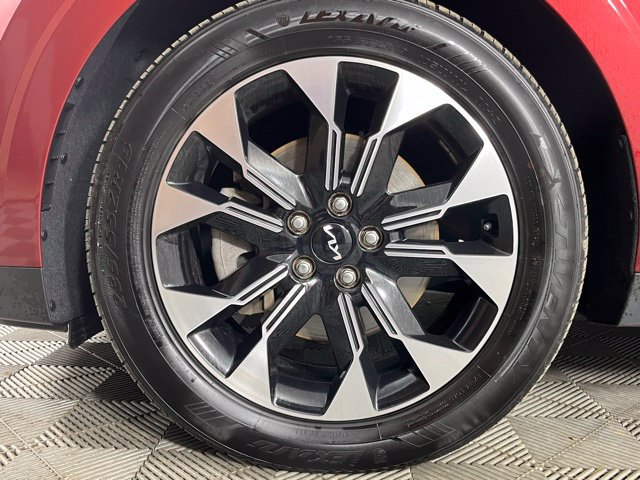 Used 2024 Kia Carnival EX FWD image 10