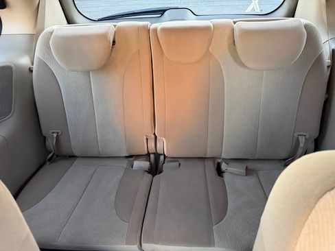 Used 2012 Kia Sedona LX image 30