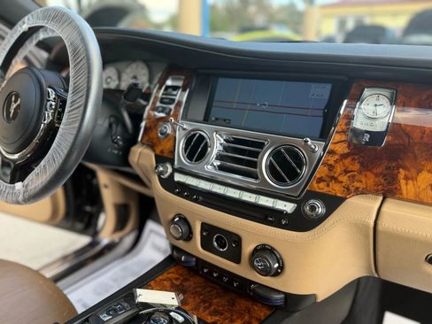 Used 2010 Rolls-Royce Ghost image 32