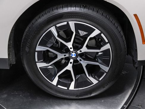 Used 2025 BMW X3 xDrive30i w/ Premium Package image 9