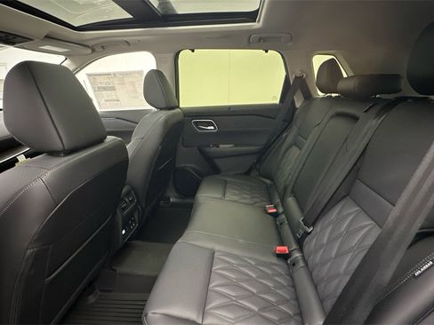 New 2026 Nissan Rogue Platinum image 10