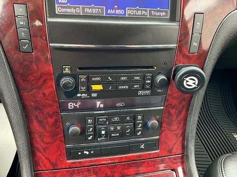 Used 2014 Cadillac Escalade Luxury image 22