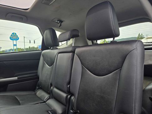 Used 2017 Toyota Prius V Five w/ Advanced Technology Package FWD image 17