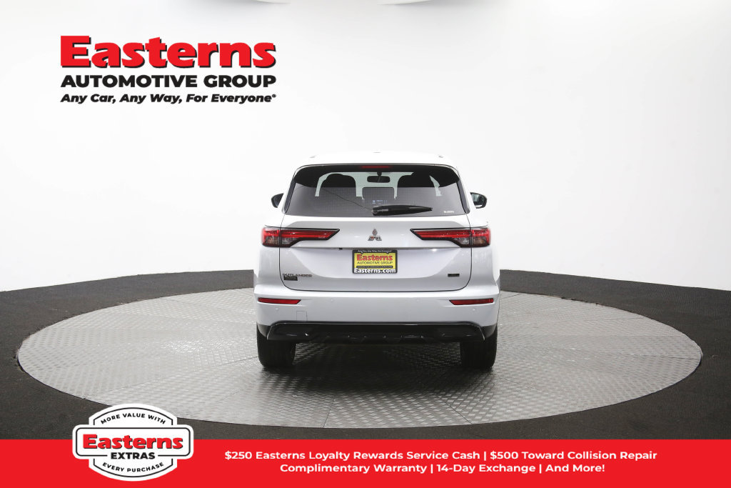 Used 2023 Mitsubishi Outlander SE Black Edition AWD/4WD image 38