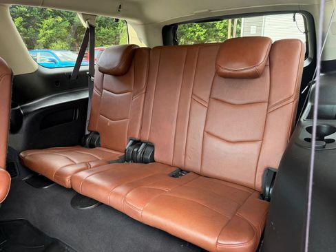 Used 2016 Cadillac Escalade ESV Luxury AWD/4WD image 13