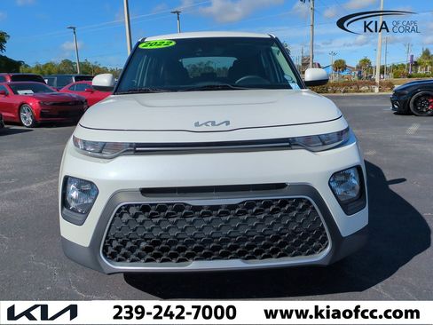 Certified 2022 Kia Soul LX w/ Technology Package image 3
