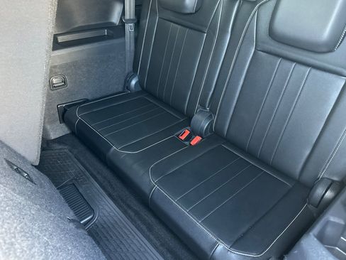 Certified 2022 Volkswagen Tiguan SE R-Line image 15