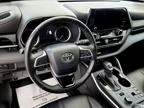 Used 2023 Toyota Highlander XSE AWD/4WD image 25