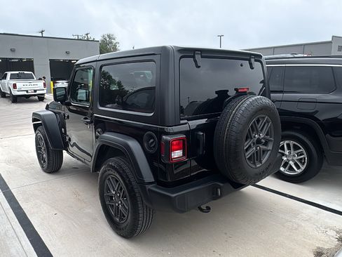 Used 2024 Jeep Wrangler Sport AWD/4WD image 6