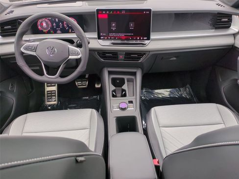 New 2026 Volkswagen Tiguan SE R-Line AWD/4WD image 17