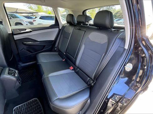 Used 2023 Volkswagen Taos SE w/ Panoramic Sunroof Package image 21
