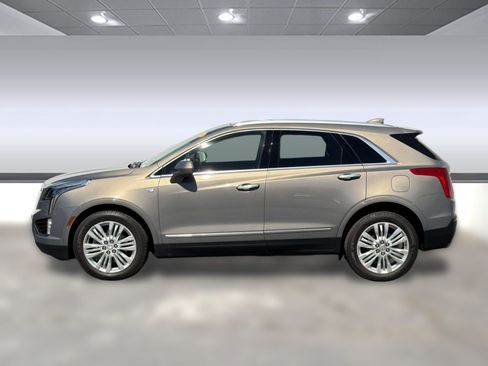 Used 2019 Cadillac XT5 Premium Luxury FWD image 2
