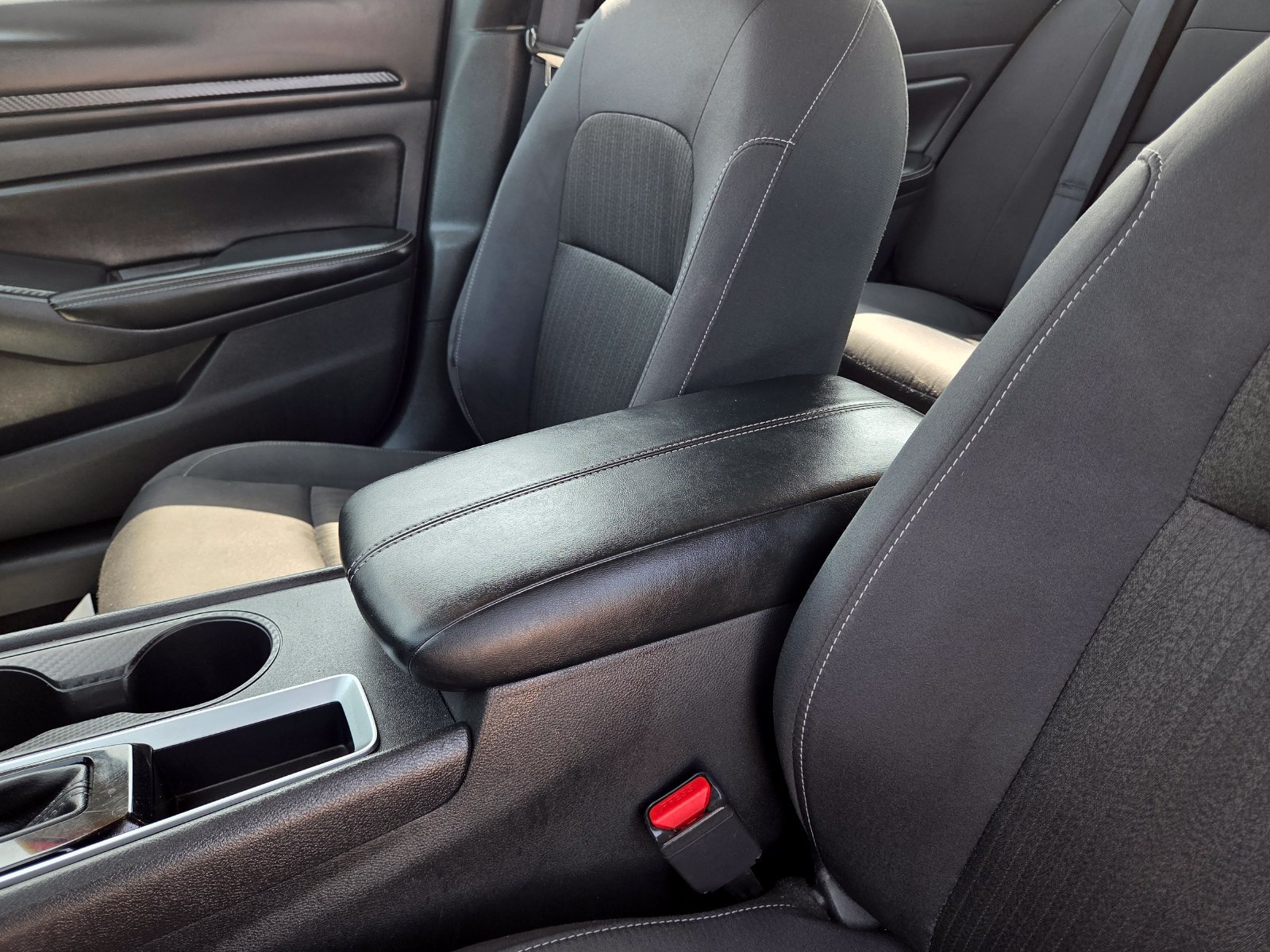 Used 2025 Nissan Altima 2.5 SV FWD image 29