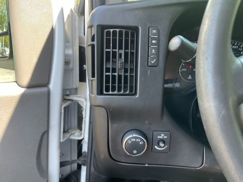 Used 2017 Chevrolet Express 3500 RWD image 14