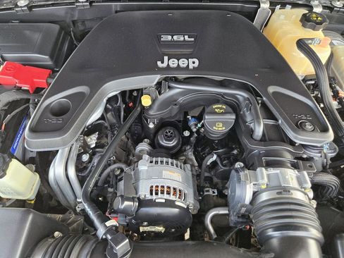 Used 2018 Jeep Wrangler Unlimited Sport S image 29