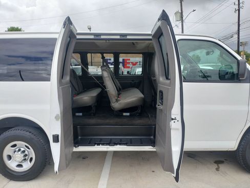 Used 2017 Chevrolet Express 2500 LS image 30