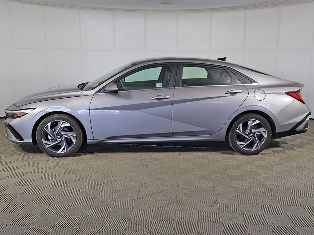 Certified 2024 Hyundai Elantra SEL w/ Convenience Package FWD image 14