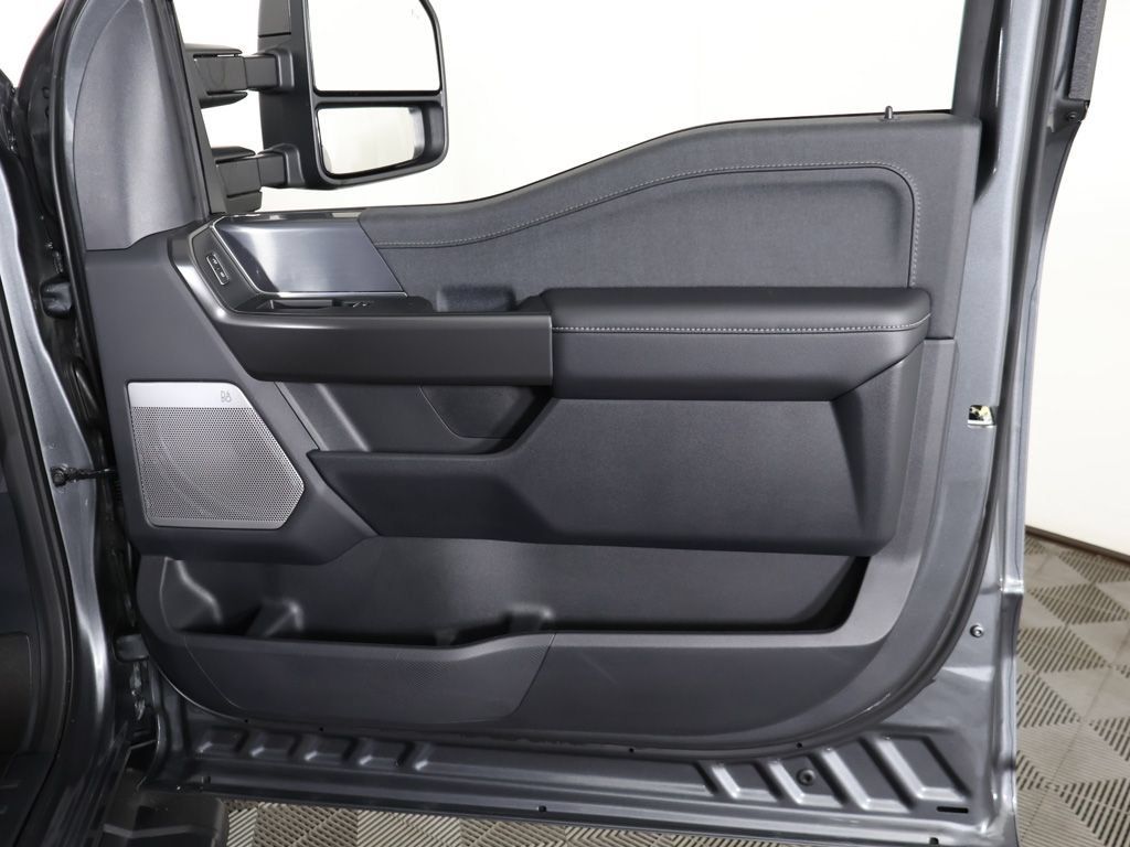 Used 2025 Ford F150 Lariat AWD/4WD image 29
