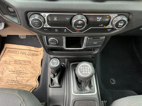 Used 2024 Jeep Wrangler Sport AWD/4WD image 22