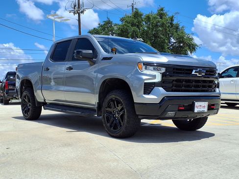 Used 2024 Chevrolet Silverado 1500 LT Trail Boss w/ LPO, Dark Essentials Package AWD/4WD image 3