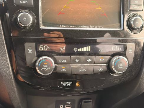 Used 2020 Nissan Rogue SV FWD image 22