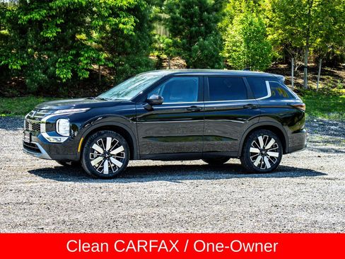 Used 2025 Mitsubishi Outlander SE AWD/4WD image 3