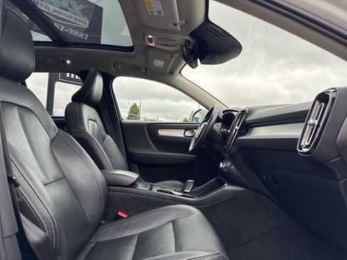 Used 2019 Volvo XC40 T5 Momentum image 15