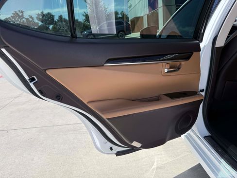 Used 2016 Lexus ES 350 w/ Luxury Package w/Wood Trim FWD image 14