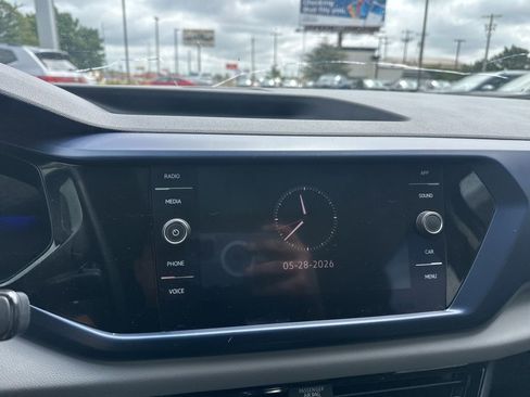 Used 2023 Volkswagen Taos SE w/ Panoramic Sunroof Package FWD image 10