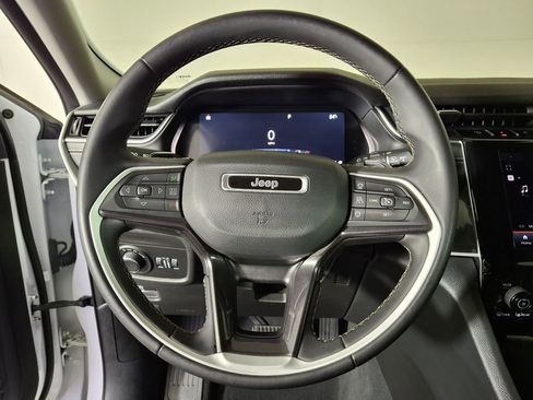 Used 2023 Jeep Grand Cherokee L Laredo image 12