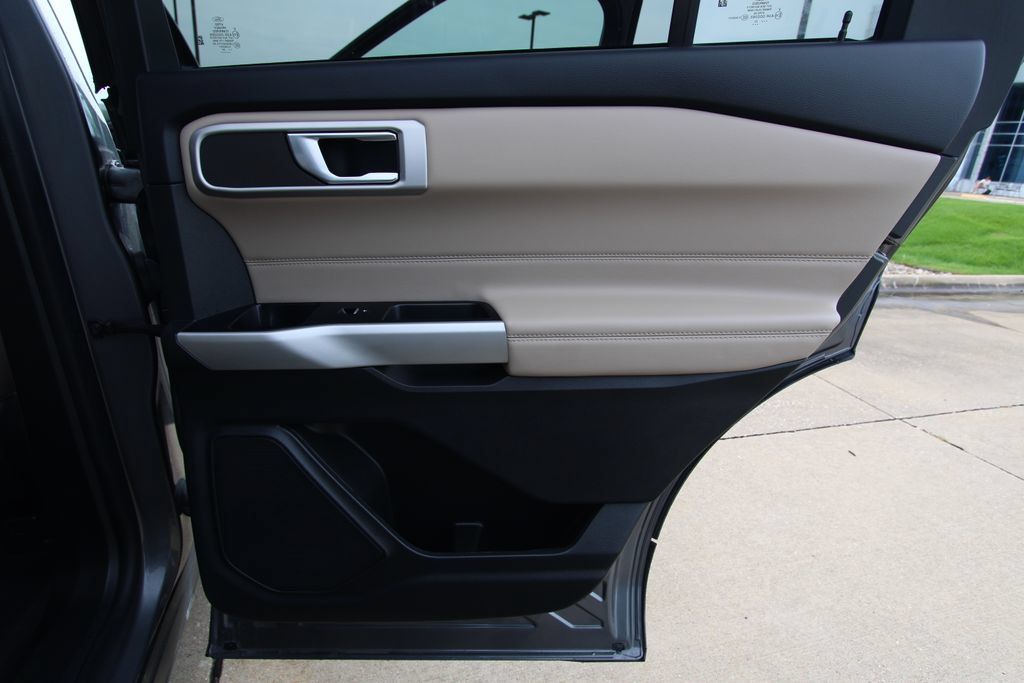 Used 2022 Ford Explorer XLT w/ Equipment Group 202A AWD/4WD image 41