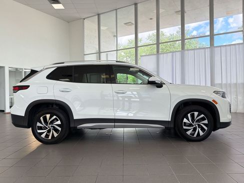 Used 2025 Volkswagen Tiguan S image 8