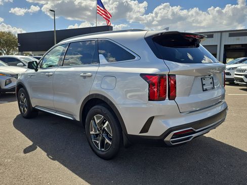 Certified 2023 Kia Sorento EX image 6