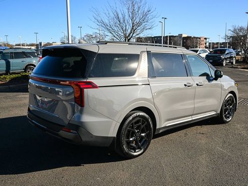 Used 2025 Kia Carnival SX Prestige image 5