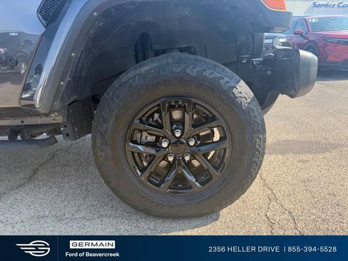 Used 2023 Jeep Gladiator Sport AWD/4WD image 11