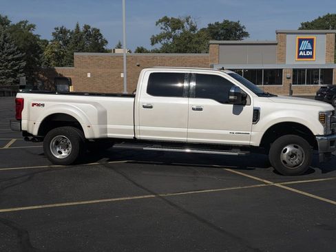 Used 2019 Ford F350 Lariat w/ Lariat Ultimate Package AWD/4WD image 4