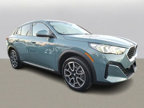 Used 2025 BMW X2 xDrive28i w/ Premium Package image 2