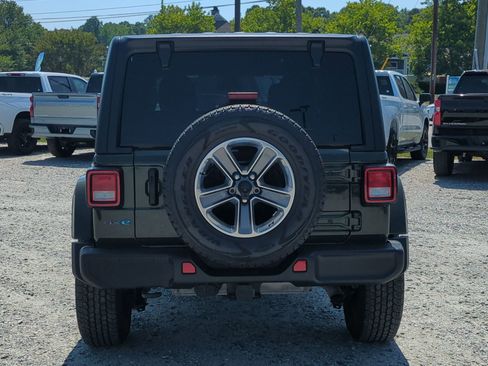 Used 2024 Jeep Wrangler Unlimited AWD/4WD image 9