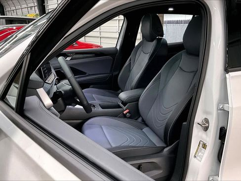 New 2026 Volkswagen Tiguan SE R-Line image 11