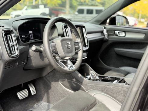 Used 2021 Volvo XC40 P8 Recharge w/ Advanced Package image 14