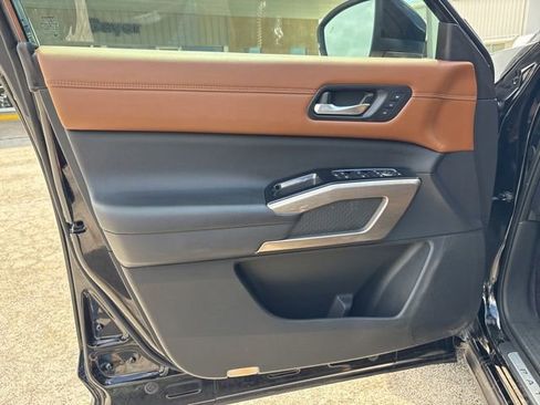 Used 2022 Nissan Pathfinder Platinum w/ Cargo Package AWD/4WD image 23