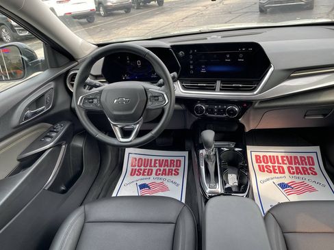 Used 2025 Chevrolet Trax ACTIV w/ Driver Confidence Package FWD image 2