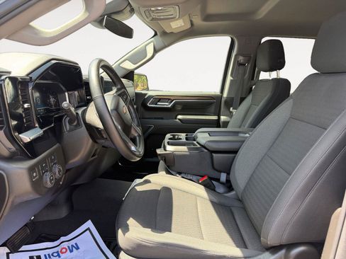 Used 2024 Chevrolet Silverado 1500 LT AWD/4WD image 9
