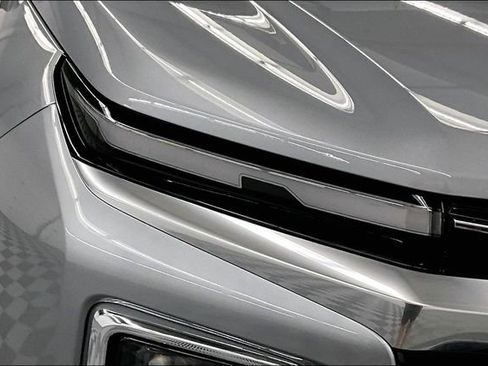 Used 2025 Chevrolet Traverse High Country FWD image 35