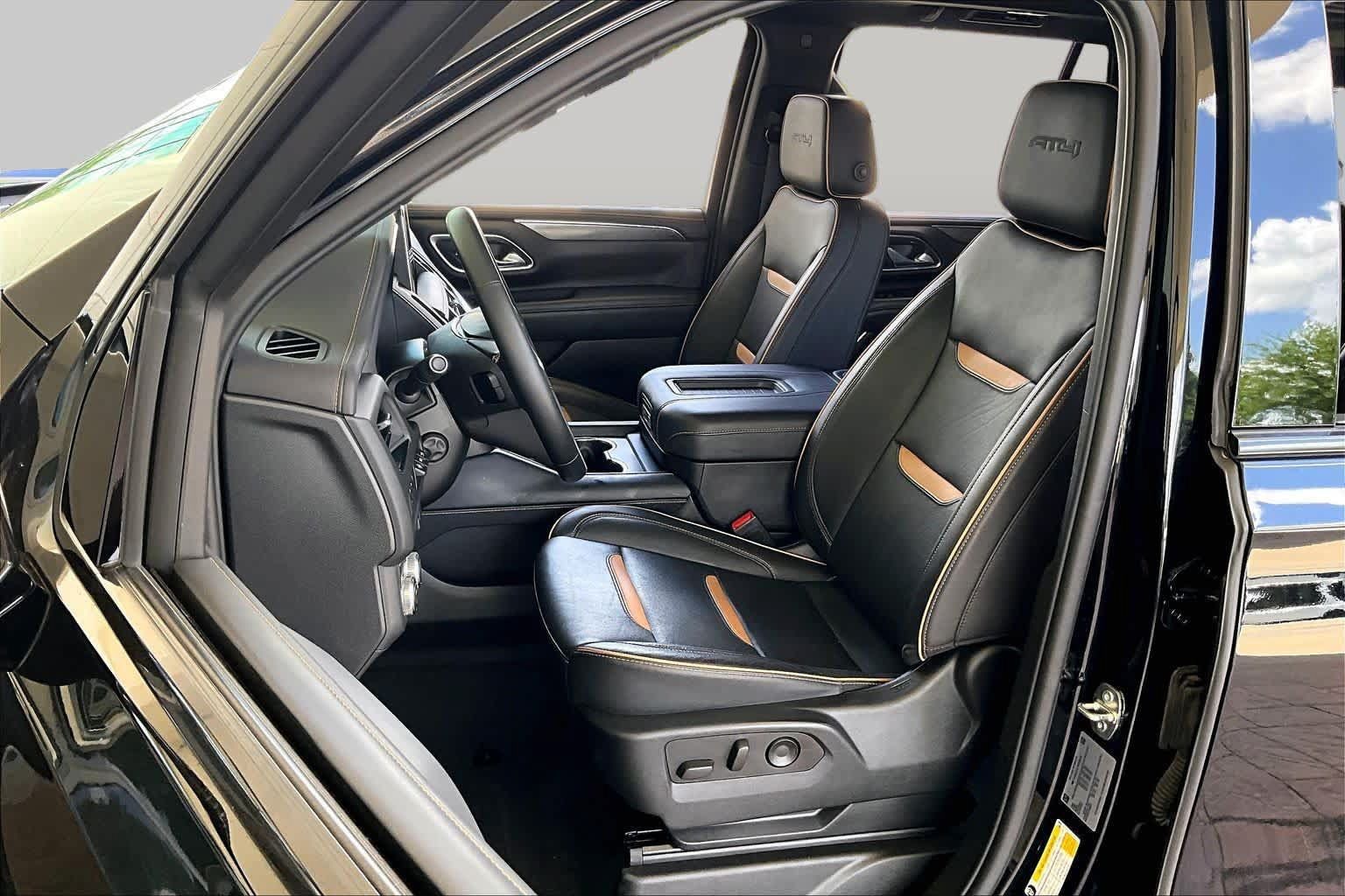 Used 2023 GMC Yukon AT4 w/ AT4 Premium Plus Package AWD/4WD image 7