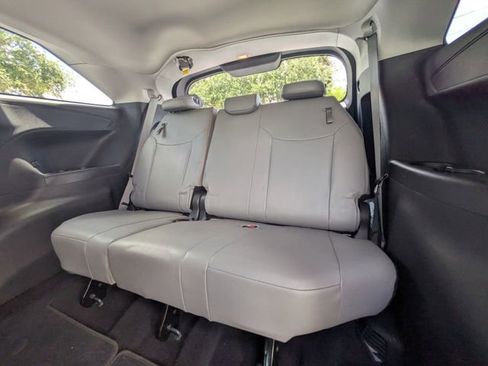 Used 2025 Toyota Sienna XLE FWD image 15