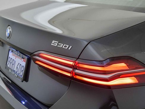 Used 2025 BMW 530i w/ Premium Package image 12