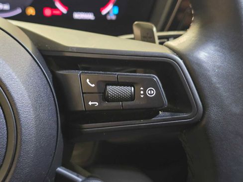 Used 2024 Porsche Cayenne image 35